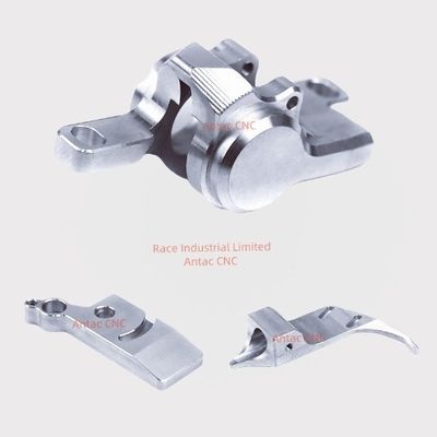 โลโก้ที่กําหนดเอง CNC เครื่องแปรรูปชิ้นส่วน Ra3.2 ด้านผิวเสร็จด้วยการหมุน / การบด